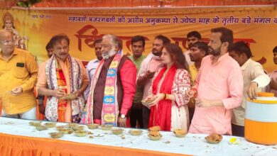 Photo of जीवन ज्योति सेवा फाउण्डेशन के भंडारे में भाजपा के वरिष्ठ नेता नीरज सिंह, परिवहन मंत्री दया शंकर सिंह, गिरिश चन्द्र मिश्रा व अखिल भारतीय उद्योग व्यापार मंडल के राष्ट्रीय अध्यक्ष संदीप बंसल हुए शामिल